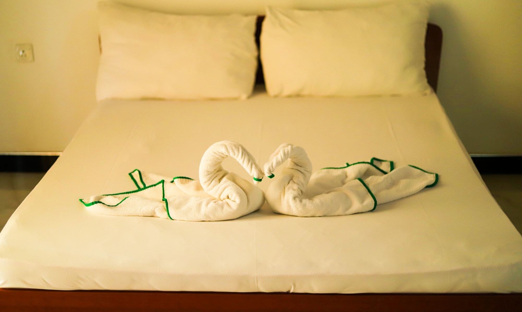 Oyo 270 Pavana Resort Negombo Bagian luar foto